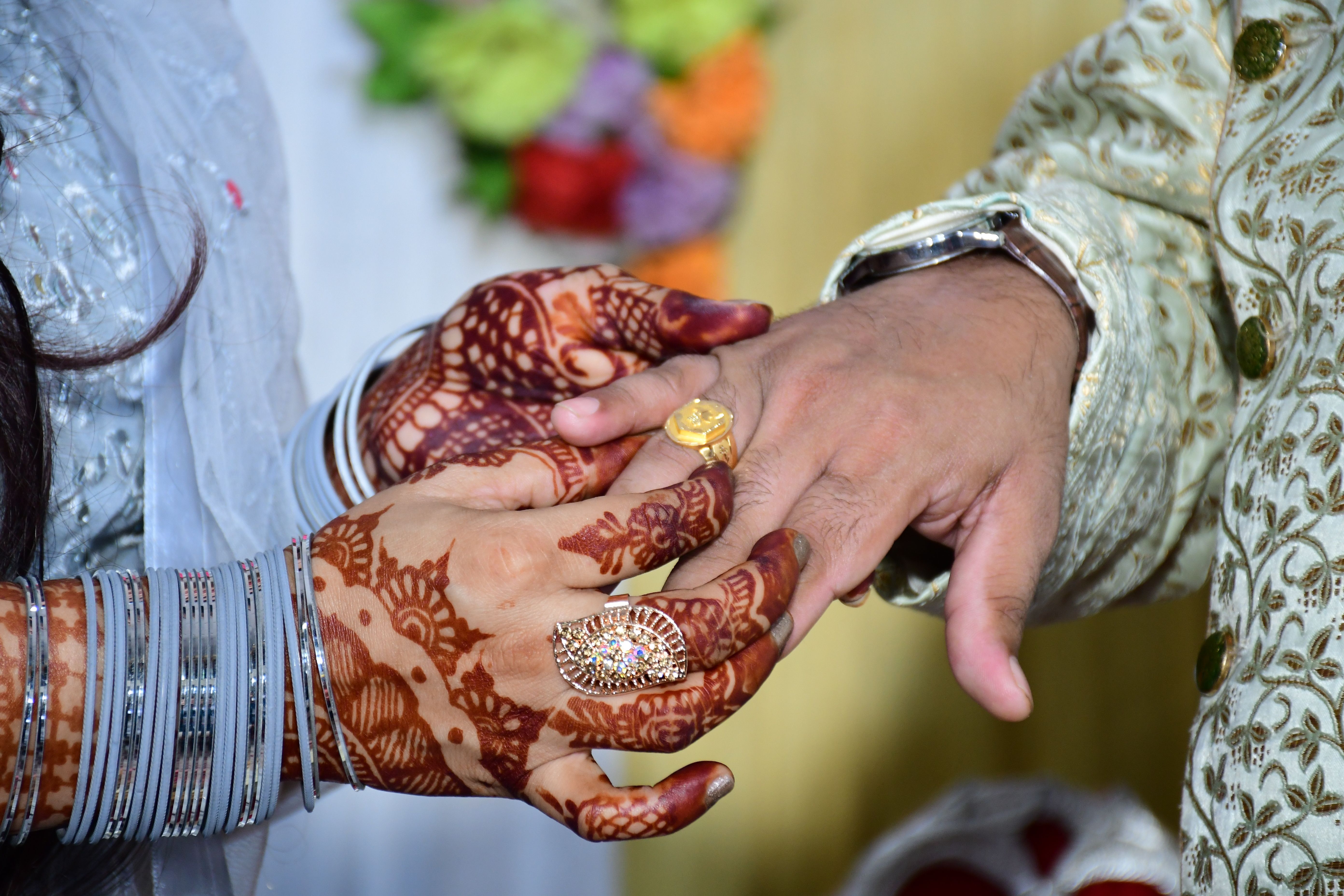 Detailed henna and gold jewelry at a Pakistani wedding - Asim Studio, Toba Tek Singh